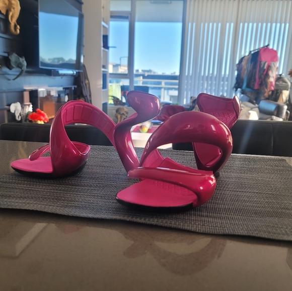 Size 8 snake sandal - Picture 2 of 2